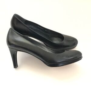 STUART WEITZMAN Black Leather Pumps Round Toe Women’s Size 9.5
